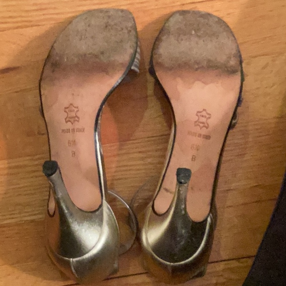 Cynthia Rowley by Zeitgeist scrappy gold & silver sandals size 6.5 /3.25 in heel - Picture 5 of 7